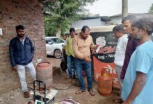 Photo of सैदापूर येथे अवैधरित्या रिक्षात गॅस भरणाऱ्यावर कारवाई ; पंधरा हजारांचा मुद्देमाल जप्त