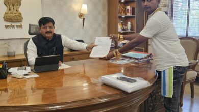 Photo of वर्ध्यात पुरवठा निरीक्षण अधिकाऱ्यावर कारवाई; कराडमध्ये गंभीर ठपके असतानाही साहिला नायकवडे यांच्यावर फौजदारी कारवाई कधी? केंद्रीय सचिवांच्या पर्यंत तक्रार; शासनाचे नुकसान वसुलीची मागणी?