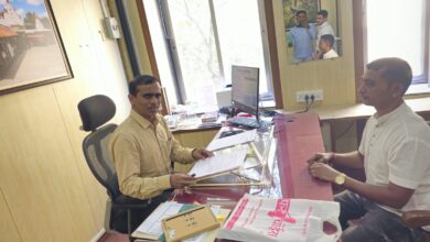 Photo of “सचिवांकडे २८ सप्टेंबरला दिलेल्या निलंबनाच्या तक्रारीवर निर्णय कधी? आज तिसऱ्या दिवशी उप सचिव प्रमोद पाटील यांच्या भेटीत कारवाईबाबत चर्चा; अधिकार नाही तर नियमासह लेखी सांगा, अधिकार असेल तर विलंब न करता कारवाई करा उपसचिवांच्या भेटीमध्ये गणेश पवारांचा सवाल
